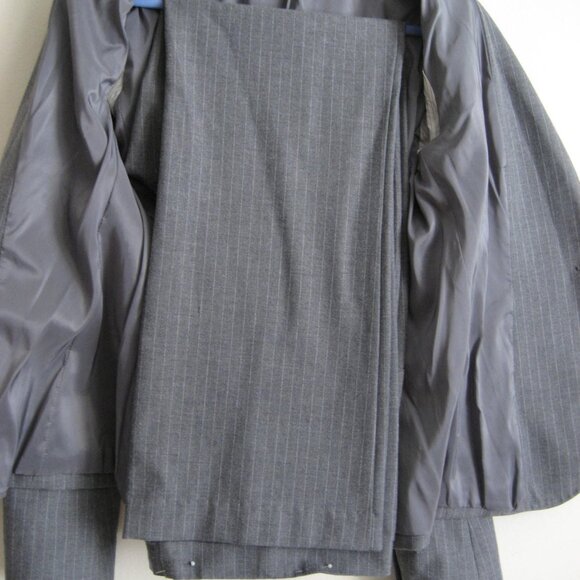 United Colors of Benetton 2 Piece Pin Stripe Pant Suit, Size 42 6P - Picture 4 of 15